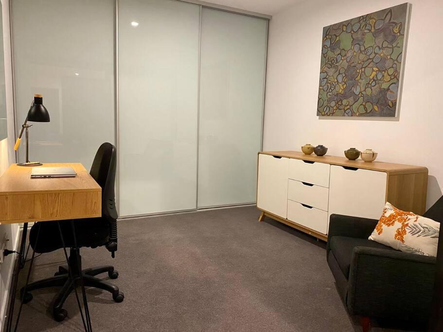 Central Canberra City Apartment With Study And Full Amenities Including Parking Dış mekan fotoğraf